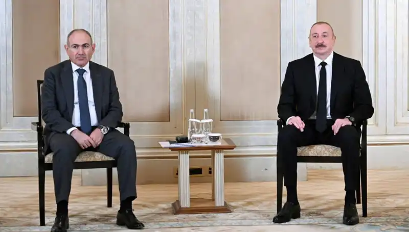 Aliyev ve Paşinyan’ın Tarihi Buluşması: Abu Dabi’de Barış Arayışı