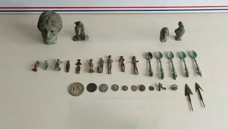 Roma Dönemine Ait Tarihi Eserler, Kaçakçıların Elinde Yakalandı