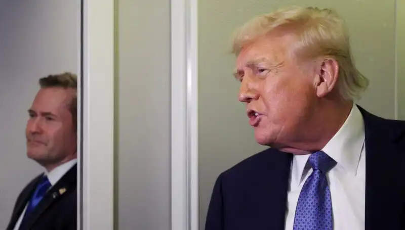 Trump’ın Yanlış Sızdırdığı Planlar Sonucu Mike Waltz Görevden Alındı
