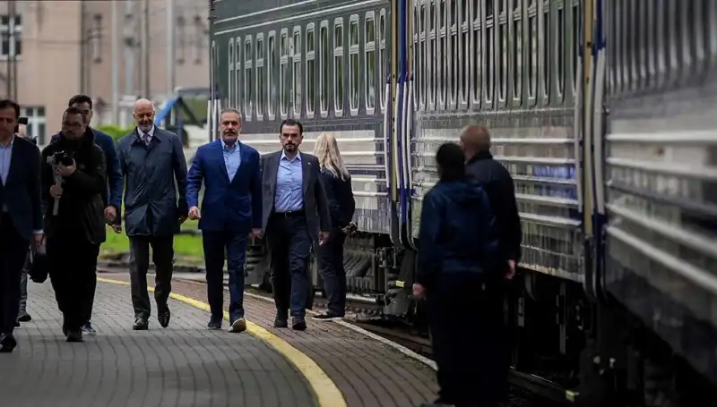 Dışişleri Bakanı Fidan, Ukrayna Ziyaretinde Stratejik İstişarelerde Bulundu