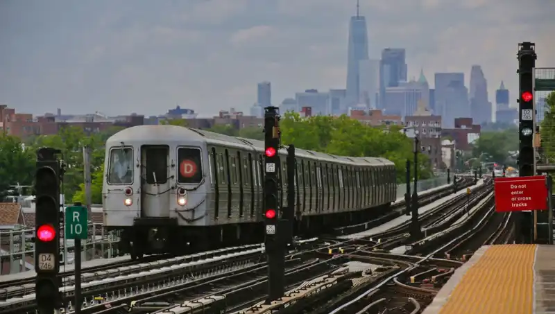 Metro Sörfü Trendinin Trajediyle Sonuçlanan Sonucu: 15 Yaşındaki Çocuğun Hayatı Kayıp!