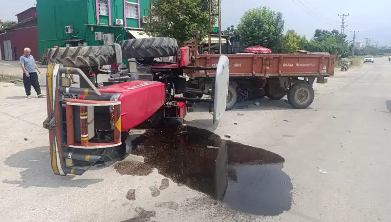 Traktör ve otomobil çarpıştı: Devrilen traktörde 2 yaralı