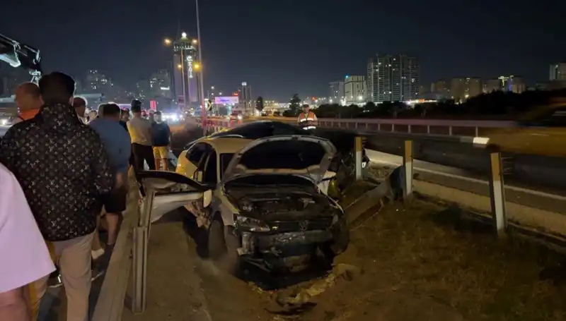 İki Otomobil Yol Ayrımında Düşerek Kaza Yaptı: Yaralılar Var mı?