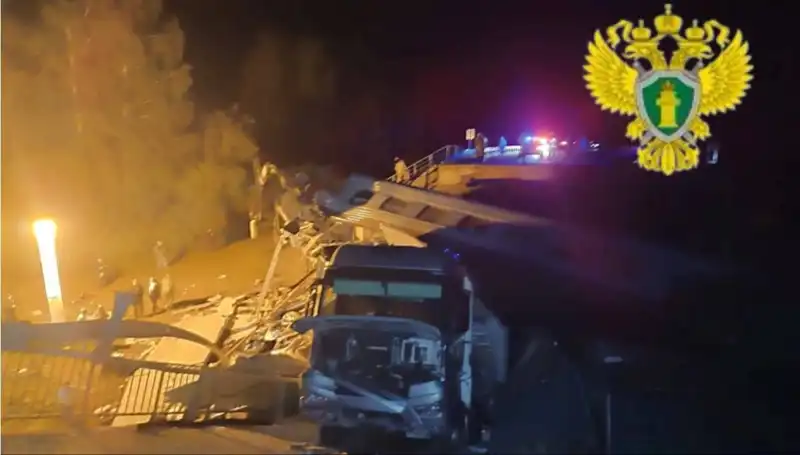 Rusya’da Feci Kaza: Tren Üzerine Çöken Köprüde Can Kaybı Yaşandı