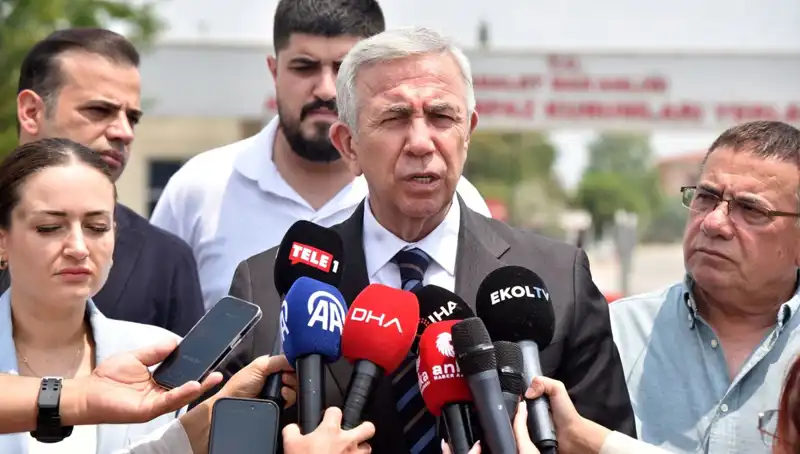 Mansur Yavaş, Muhittin Böcek’i Ziyaret Ederek Şehir İşbirliğini Pekiştirdi