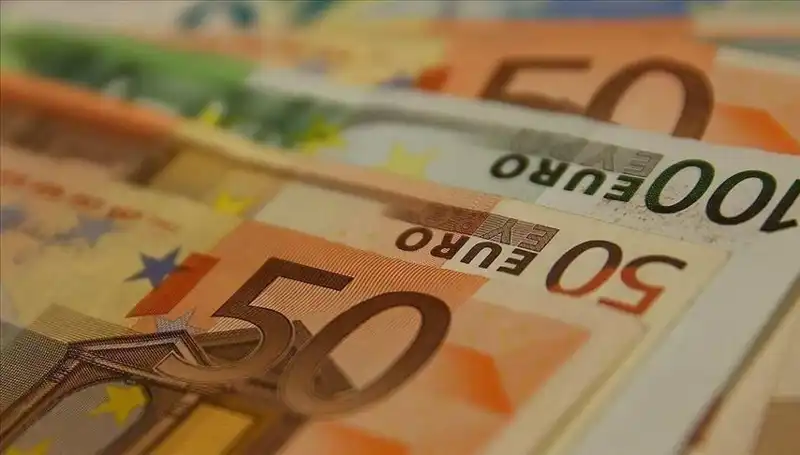 Euro’nun Tarihi Zirveden Gerilemesi: Ekonomik Etkileri ve Gelecek Beklentileri