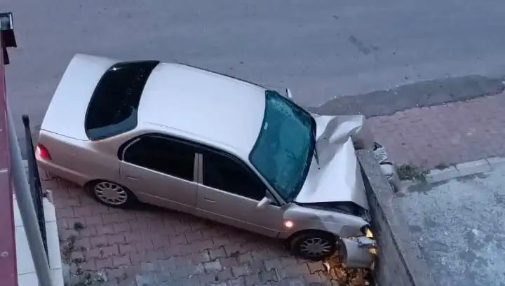Kontrolü Kaybeden Araç Feci Kaza Geçirdi: O Anlar Kamerada!