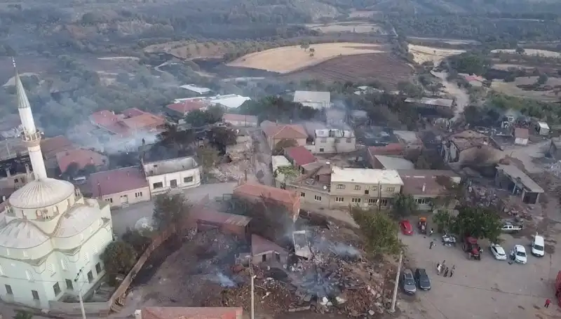 Çanakkale'de Orman Yangını: Havadan Çarpıcı Görüntülerle Vahim Durum Ortaya Çıktı