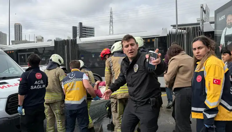 Metrobüste Şok Kaza: Seferler Durdu, Yaralılar ve Ölüler Var!