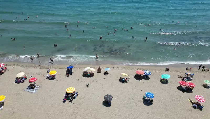 Tekirdağ’da Sıcak Havalara Rağmen Plajlar Dolu: Yaz Coşkusu Başladı!