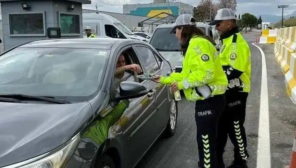 Bayramda Sürücüler Ceza Yerine Tatlı Yedi, Trafik Kazaları Azaldı!