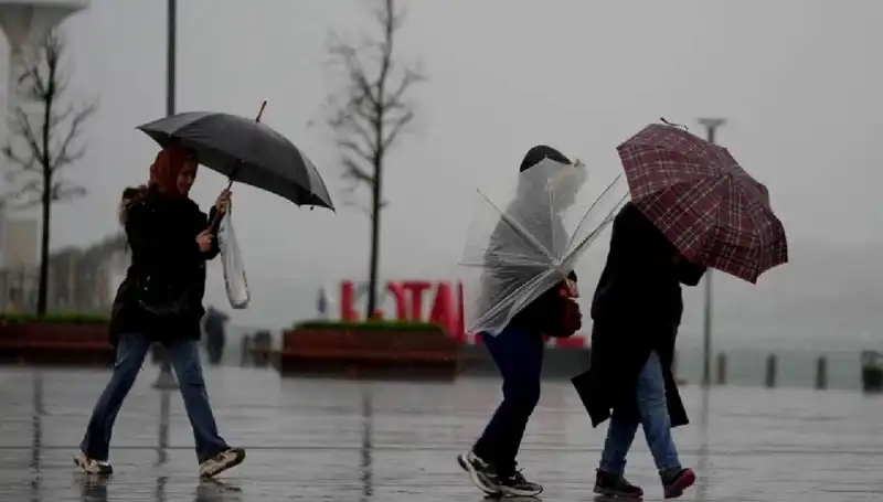 Meteorolojiden İki Bölgeye Kuvvetli Sağanak Uyarısı: Hazırlıklı Olun!