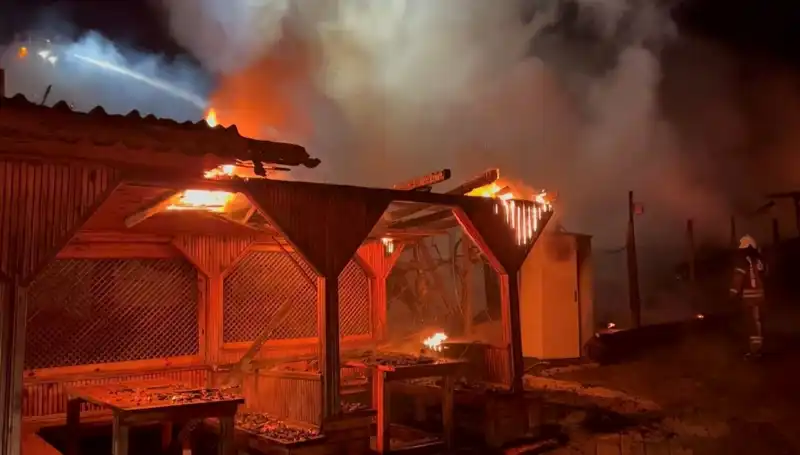 Şile'deki Altı Gözleme Restoranı Küllerle Kaplandı: Yangının Nedeni Merak Ediliyor