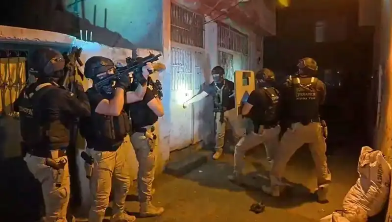 İstanbul’da DAEŞ’e Darbe: 18 Kişi Gözaltına Alındı