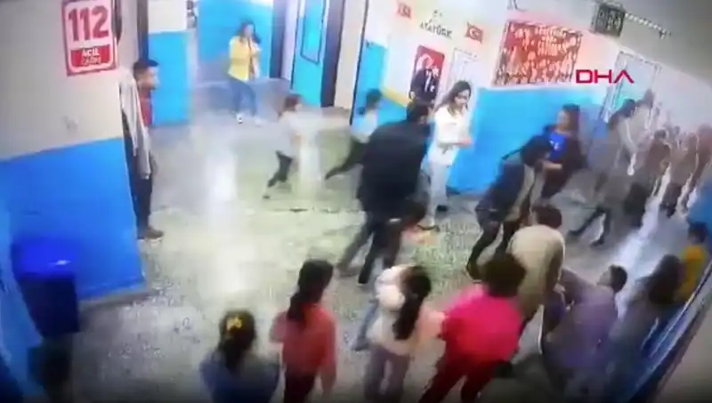 Baygın Öğrenciyi Kurtaran Müdür Yardımcısı Olayı Okulda Gündem Oldu