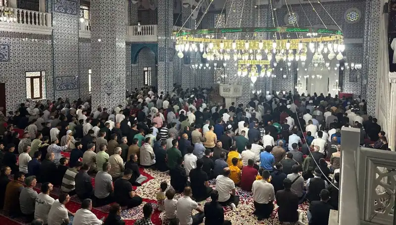 Iğdır'da İlk Bayram Namazı Coşkuyla Kutlandı: Dini Birlik ve Beraberlik