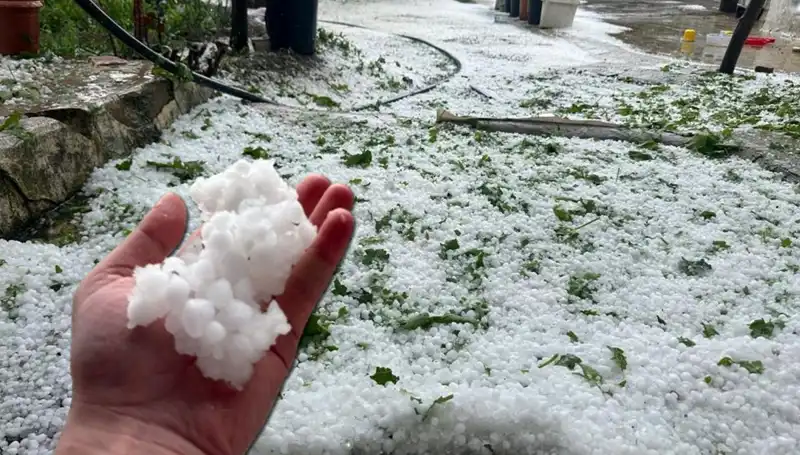 Haziran Ayında Dolu Sürprizi! Doğa Beyaza Büründü