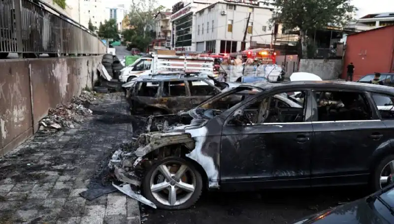 Sanayide Tamir Bekleyen Araçlar Alev Alev Yandı, Sebebi Ne?