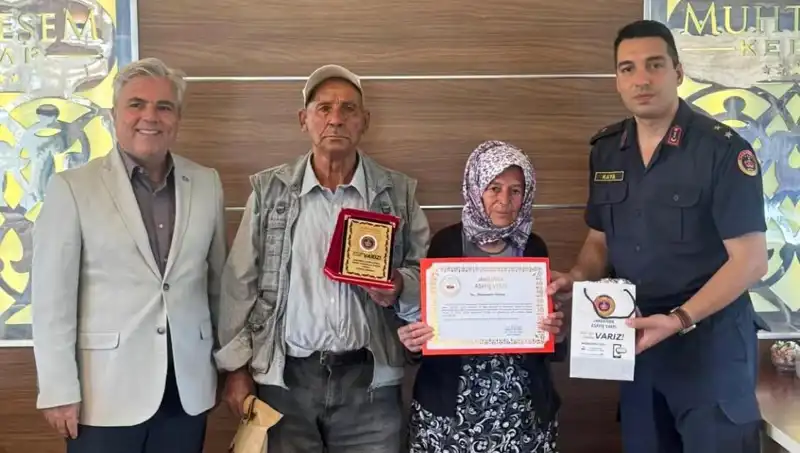 Duygulandıran An: Tek Varlıkları Olan Evi Jandarmaya Bağışladılar