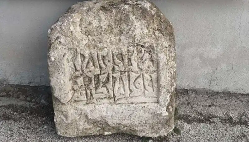 Adana'da Tarihi Eser Operasyonu: 100'den Fazla Eşya Ele Geçirildi