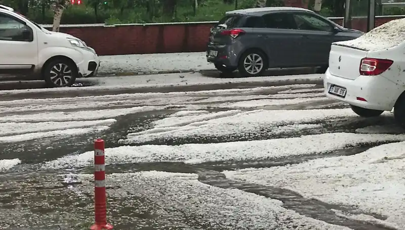 Ardahan’ı Beyaza Bürüyen Dolu: Doğa Harikası Anlar