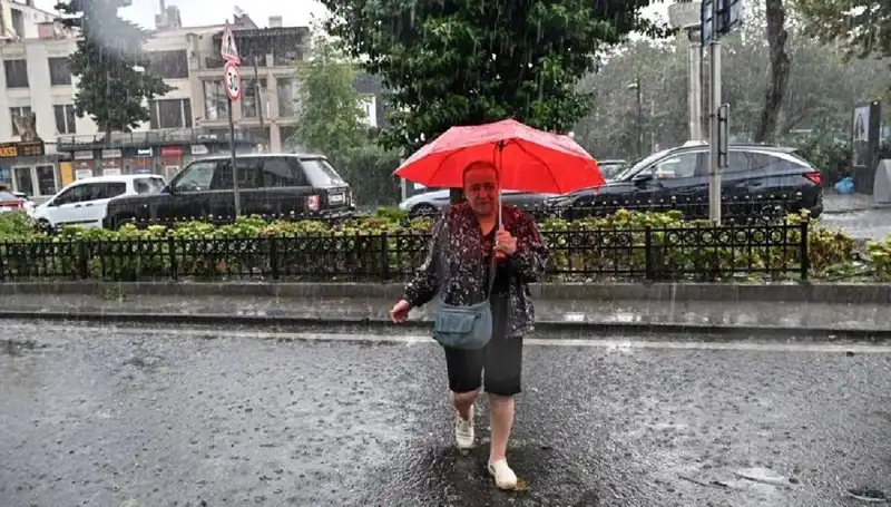 Türkiye’ye Sarı Kodu İle Gelen Yağış Uyarısı: Hava Durumu Değişiyor!