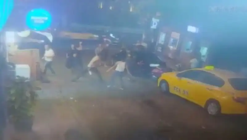 Beyoğlu’nda Gergin Anlar: Laf Atma Kavgasında Kan Aktı