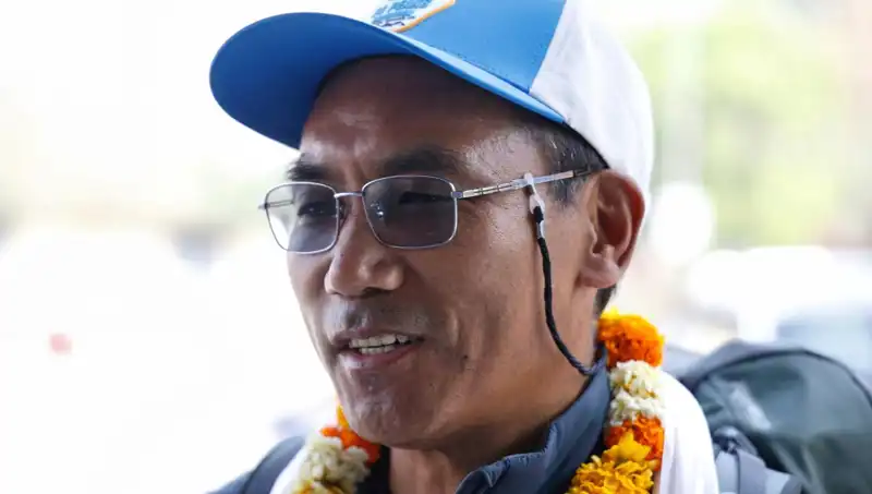 Everest Adam, Kendi Rekorunu Kırarak Zirveye Adını Yazdırdı