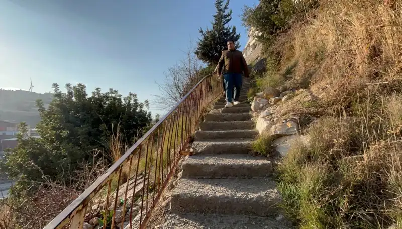 Uçurumun Kenarında Hayatta Kalma Mücadelesi: 107 Basamaklı Merdivenin Hikayesi