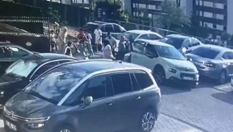 Eşi ve Yakınlarını Arabayla Ezdi: Olayın Arka Planda Yatan Gerçekler Neler?