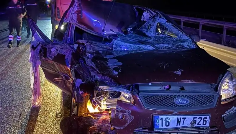 Afyonkarahisar’da Feci Kaza: Otomobil ve TIR Çarpıştı, Dört Kişi Yaralandı!