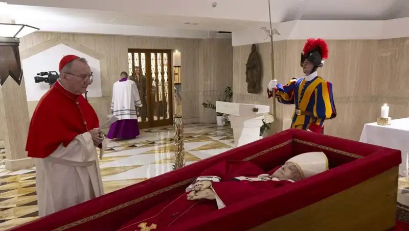 Papa Francis'in Tüm Dünyayı Sarstığı Tabut Fotoğrafları Yayınlandı