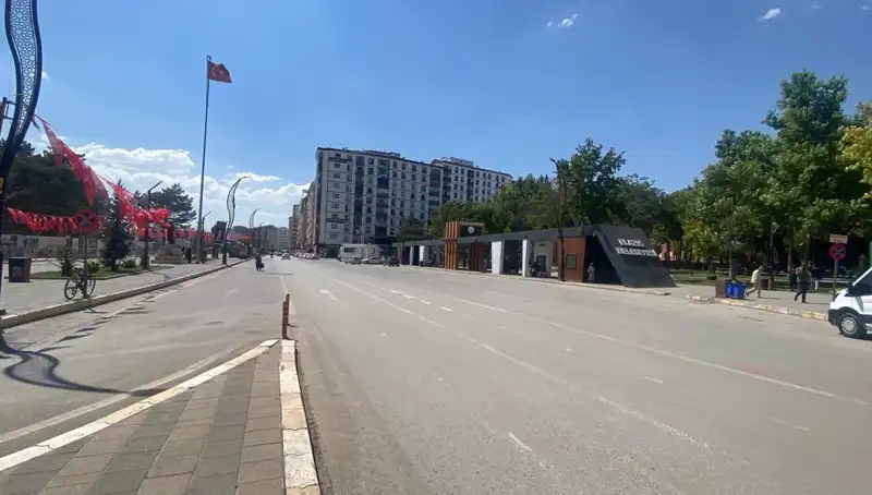 Elazığ Sokaklarında Hayalet Şehir Havası: Neden Bu Kadar Boş?