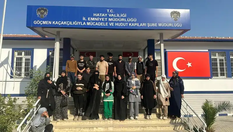 Minibüste 24 Göçmen Yakalandı: Sınırdaki Kaçak Göç Dalgası Tehlikeli Boyutlara Ulaşıyor
