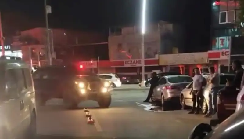 Kardeşini Öldüren Genç, Annesini Bıçakla Yaralama İddiası ile Gözaltında