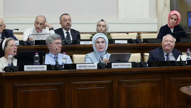 Emine Erdoğan, Vatikan'da "Dünya 5'ten Büyüktür" Vurgusuyla Dikkat Çekti