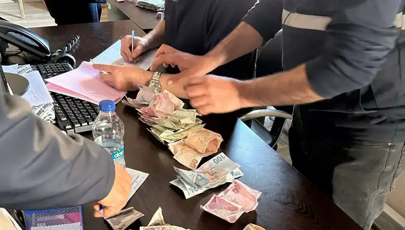 Antalya'da Dilenciler Operasyonuyla 19 Bin Lira Ele Geçirildi