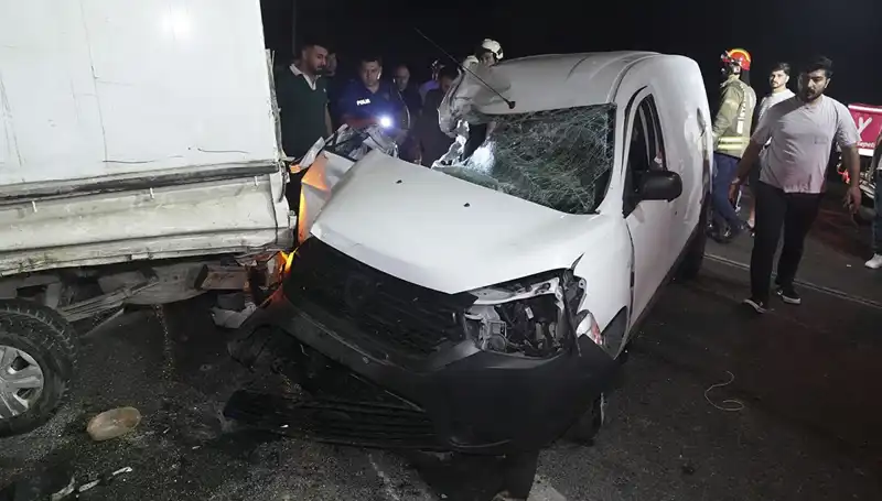 İstanbul’da Feci Kaza: Trafik Kazasında 3 Kişi Yaralandı