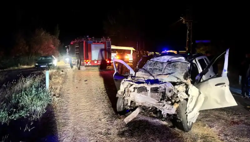 Traktör ve Cipin Çarpıştığı Feci Kaza: 5 Yaralı