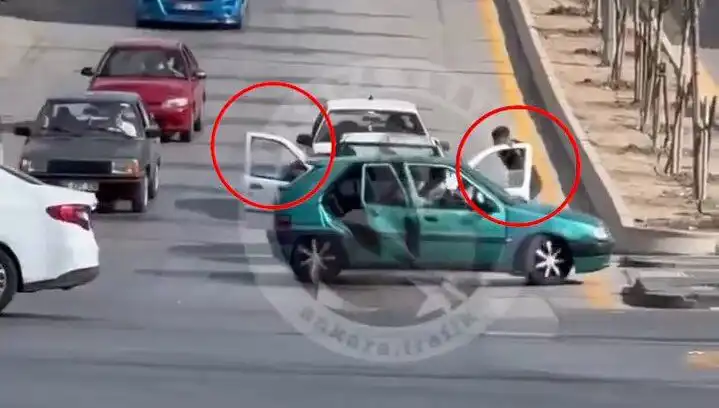 Trafikte Bıçak ve Kılıçlarla Saldırı: Olay Detayları ve Gözaltılar