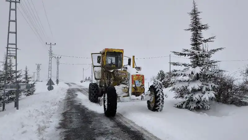 Kayseri'de Kar Yüzünden Kapanan Tüm Yollar Yeniden Açılıyor!